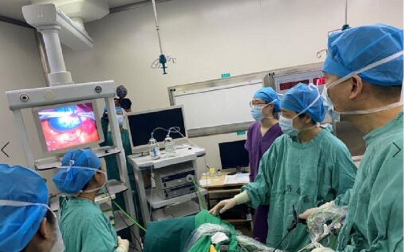 馬建新醫生做授精手術