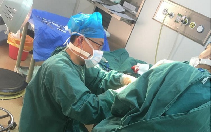 邱毅醫生做手術
