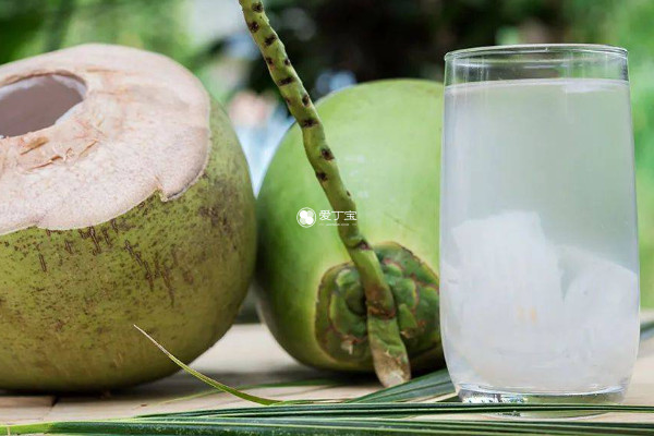 孕晚期喝椰子水能去胎毒