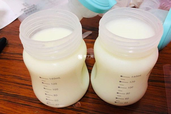 1到3个月的宝宝应该隔3小时吃一次奶
